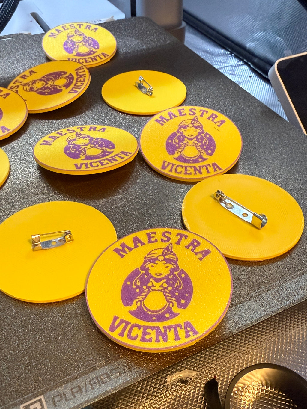 Llaveros y Pines Personalizados 3D | Detalles Únicos para Eventos y Particulares