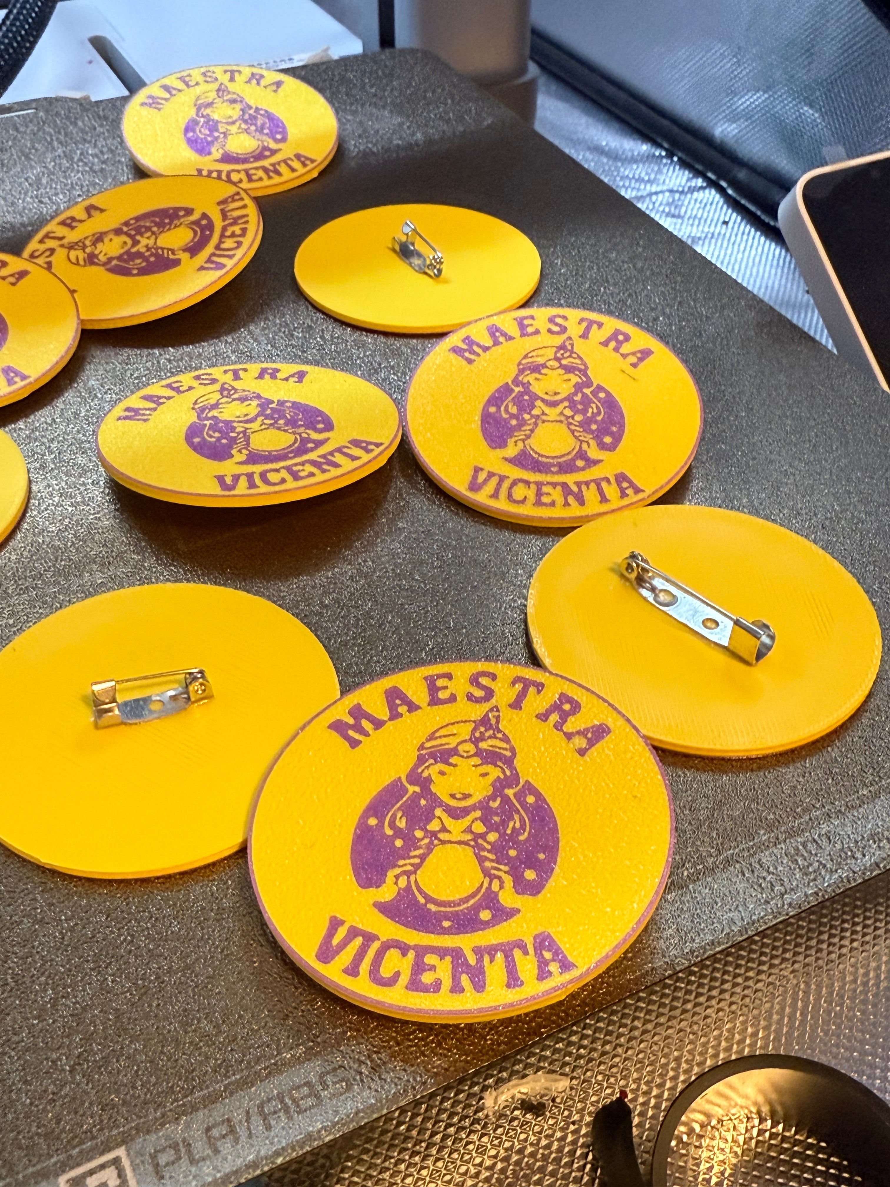 Llaveros y Pines Personalizados 3D | Detalles Únicos para Eventos y Particulares